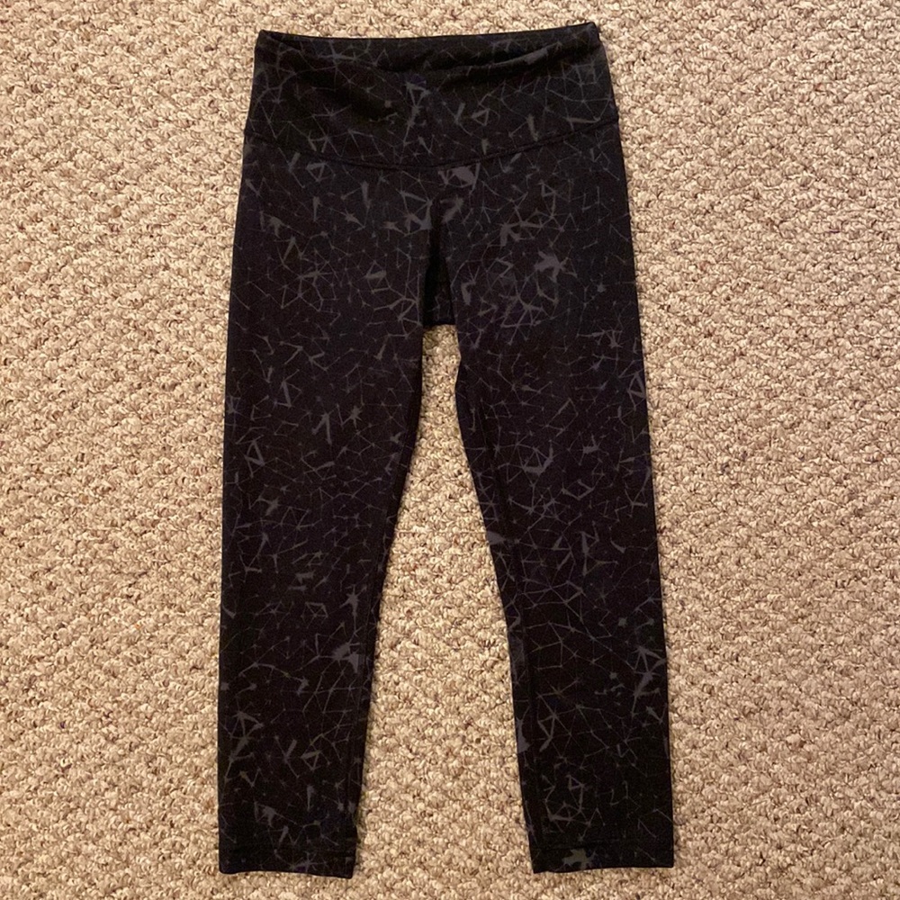 Women’s size 4 Lululemon crop leggings